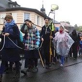 ▲	W pielgrzymce wzięło udział ponad 150 osób, głównie młodzież i rodziny z dziećmi.