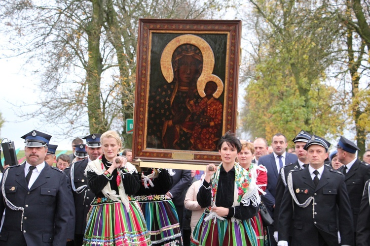 Powitanie ikony MB Częstochowskiej w Białyninie