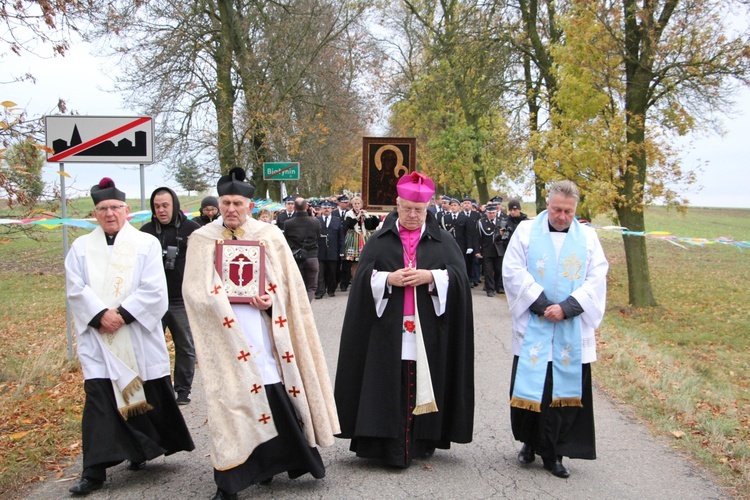 Powitanie ikony MB Częstochowskiej w Białyninie