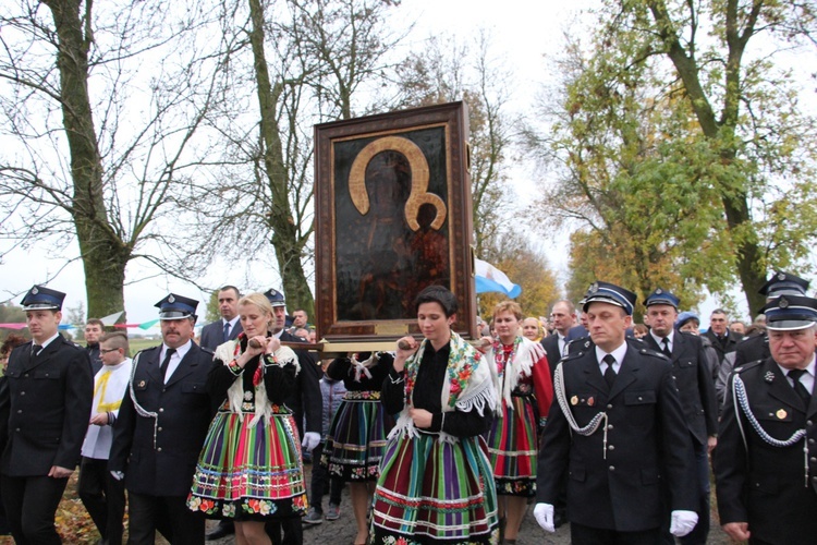 Powitanie ikony MB Częstochowskiej w Białyninie