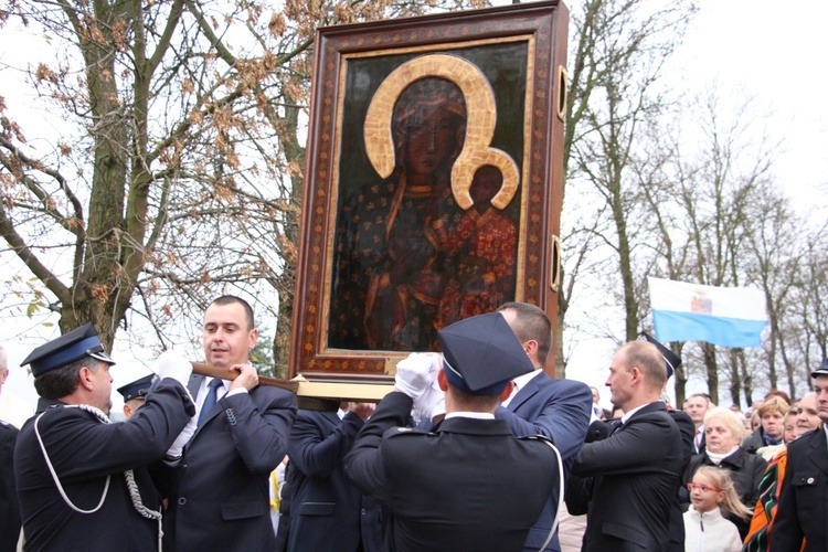 Powitanie ikony MB Częstochowskiej w Białyninie