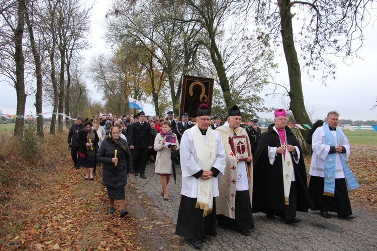 Powitanie ikony MB Częstochowskiej w Białyninie