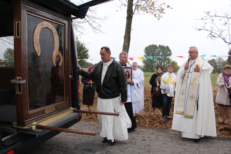 Powitanie ikony MB Częstochowskiej w Białyninie