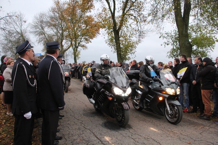 Powitanie ikony MB Częstochowskiej w Białyninie