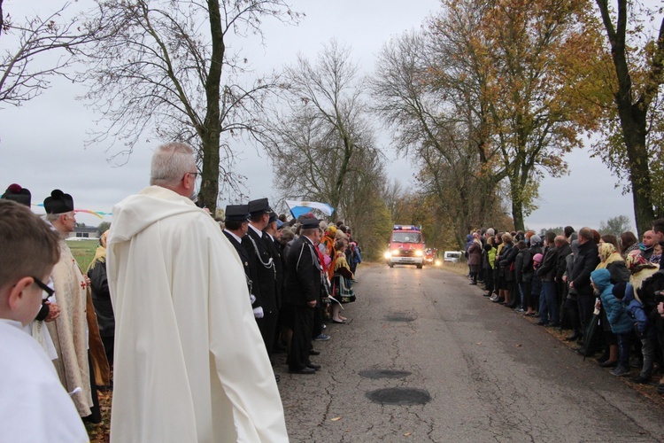 Powitanie ikony MB Częstochowskiej w Białyninie