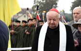 Pomnik ks. Karola Wojtyły w Gdowie