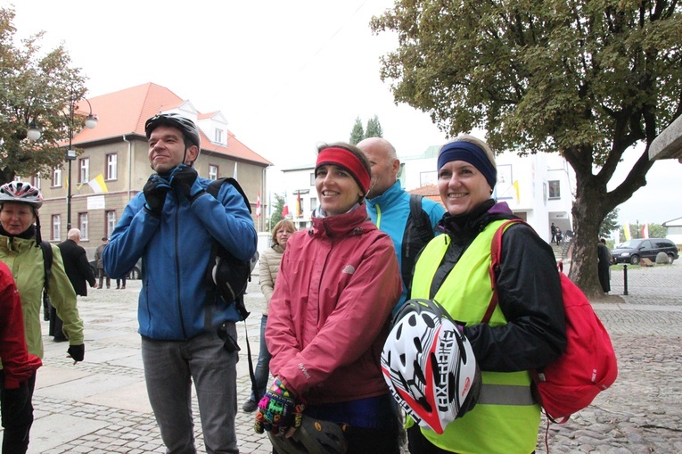 Uroczystości jadwiżańskie 2016 - pielgrzymka kobiet i rowerzystów