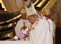 Kard. Dziwisz konsekrował sanktuarium św. Jana Pawła II