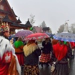 Z procesją przez Krupówki