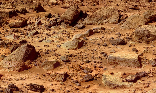 Naukowcy potwierdzają, że marsjański krater był jeziorem pełnym materii organicznej