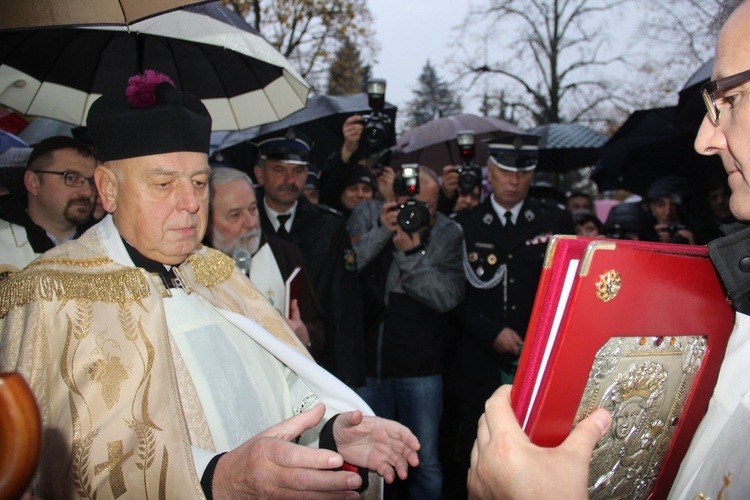 Powitanie ikony MB Częstochowskiej w parafii św. Jakuba w Skierniewicach