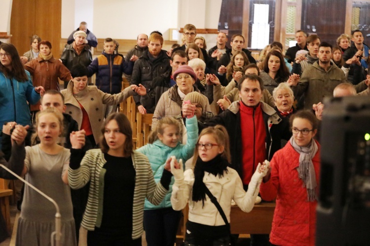 Koncert uwielbienia hymnami ŚDM w Andrychowie