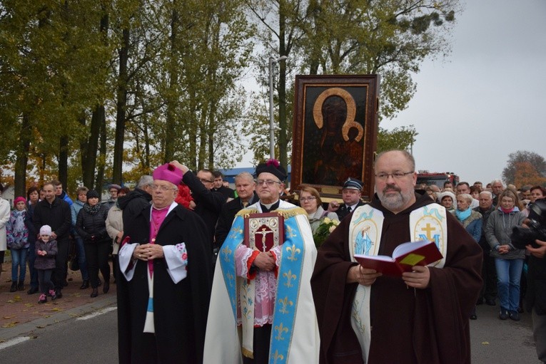 Uroczytości na powitanie ikony jasnogórskiej w Makowie przewodniczył bp Józef Zawitkowski