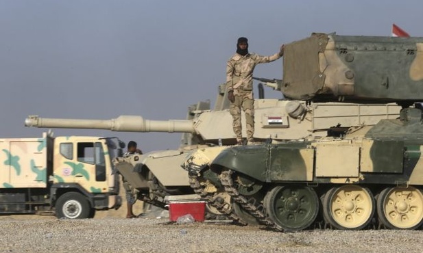 Iracki żołnierz biorący udział w operacji odbijania Mosulu.