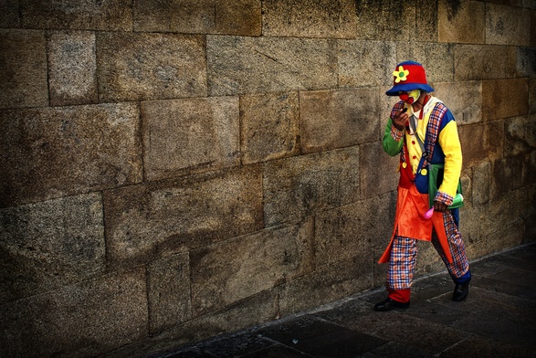 Przebrani za klownów atakują przechodniów