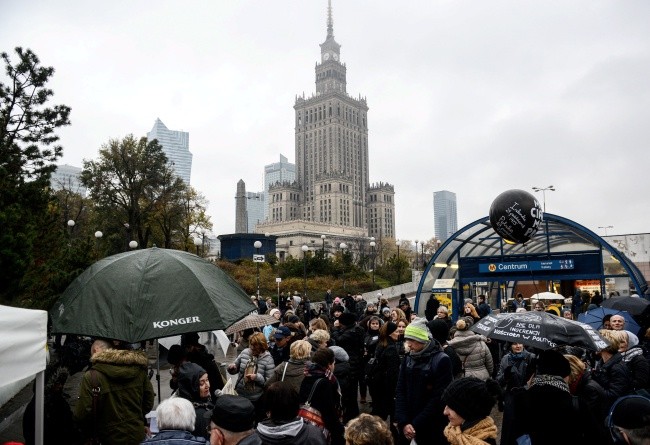 TVP Info: "Biały marsz" zaatakowany przez "czarny protest"