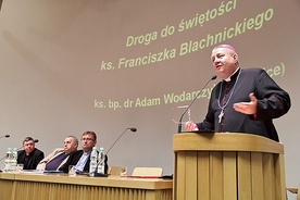 Bp Wodarczyk w czasie konferencji.