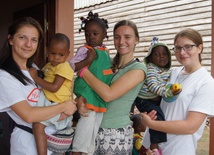Gabrysia, Asia i Martyna w Kamerunie