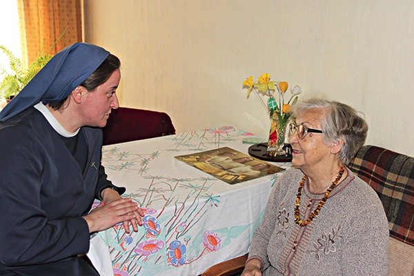 Spotkanie ze starszymi osobami zorganizowała młodzieży s. Alicja Świerczek, apostolinka.