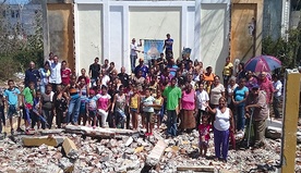 ▲	W zrujnowanym kościele pw. Matki Bożej Szkaplerznej w miejscowości La Recontra de Duaba odprawiona została  Msza św., w której uczestniczyli wolontariusze i mieszkańcy.