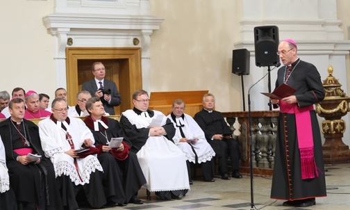W imieniu Kościoła rzymskokatolickiego słowo pozdrowienia wygłosił abp Wojciech Polak, prymas Polski