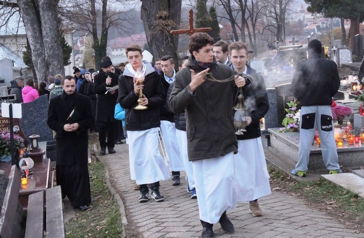 Wszystkich Świętych na cmentarzu w Żywcu