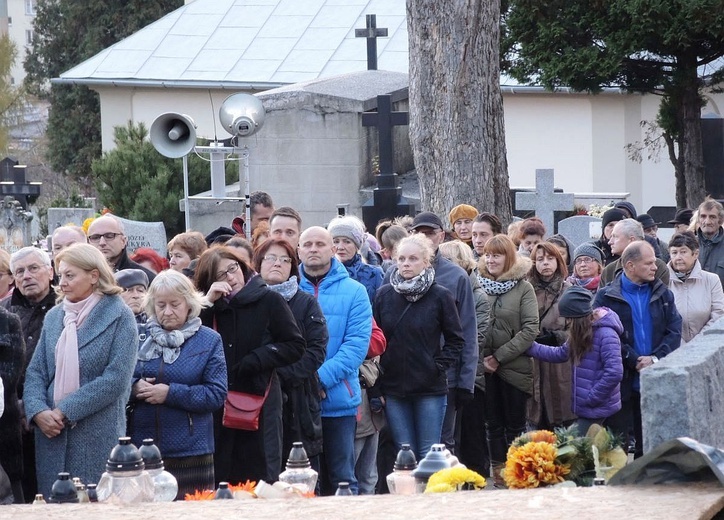 Wszystkich Świętych na cmentarzu w Żywcu