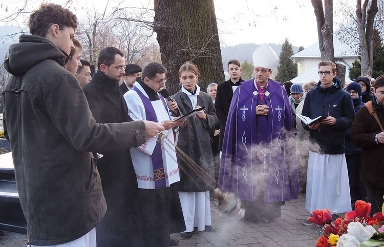 Wszystkich Świętych na cmentarzu w Żywcu