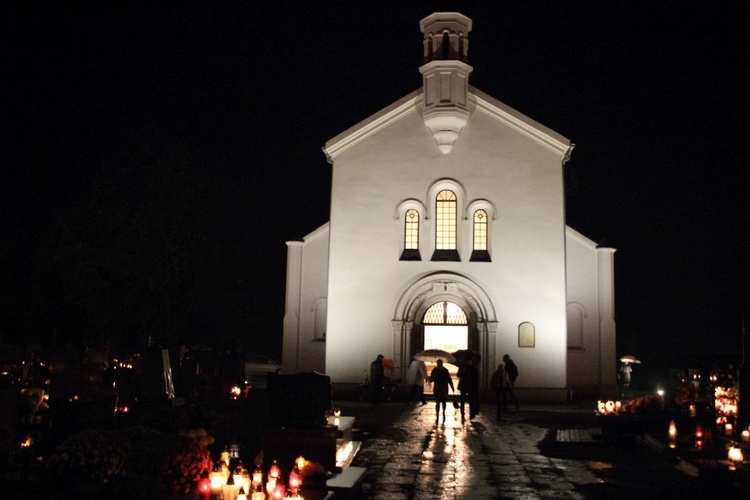 Msza św. w kaplicy grobowej Łubieńskich i Sobańskich