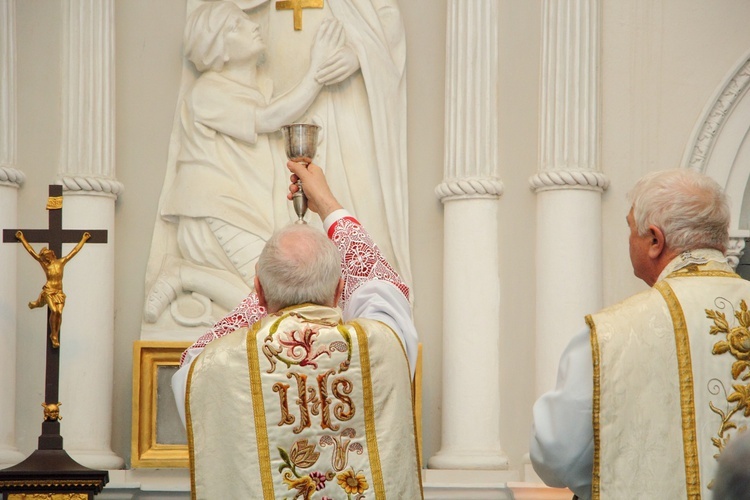 Msza św. w kaplicy grobowej Łubieńskich i Sobańskich