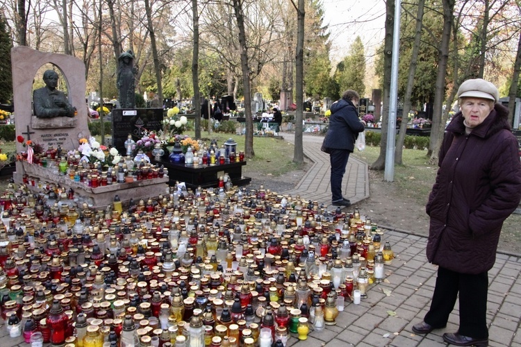 Dzień Zaduszny na cmentarzu Rakowickim