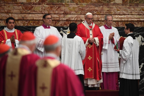 Papież o zmarłych biskupach: wiedzieli, że trzeba być wiernym miłości