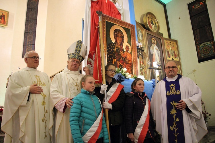 Powitanie ikony MB Częstochowskiej w parafii Miłosierdzia Bożego w Skierniewicach