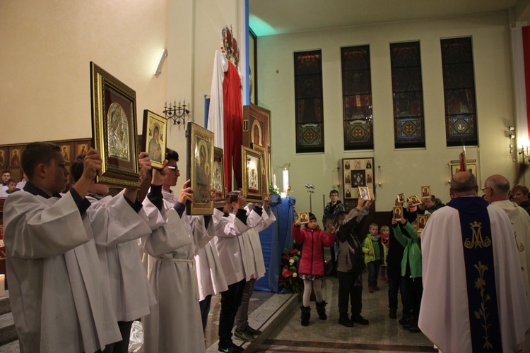 Powitanie ikony MB Częstochowskiej w parafii Miłosierdzia Bożego w Skierniewicach