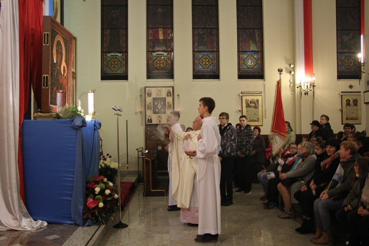 Powitanie ikony MB Częstochowskiej w parafii Miłosierdzia Bożego w Skierniewicach