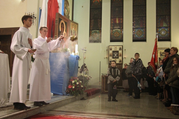 Powitanie ikony MB Częstochowskiej w parafii Miłosierdzia Bożego w Skierniewicach