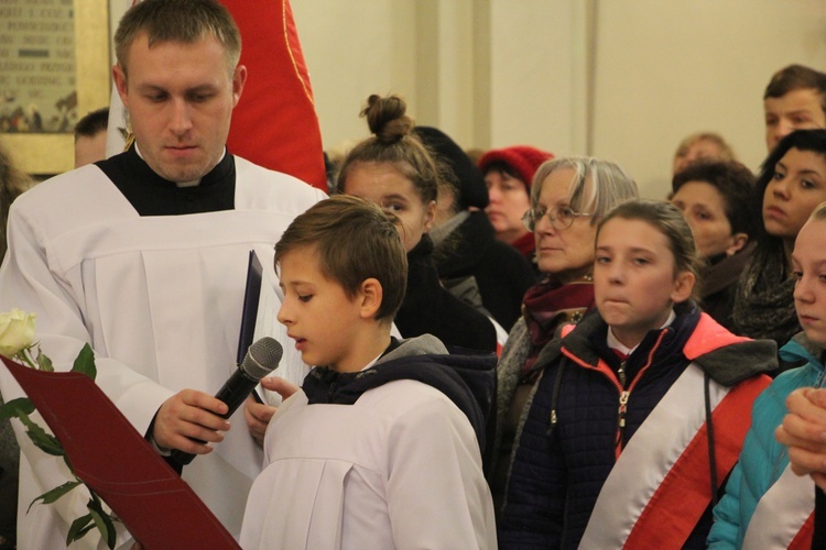 Powitanie ikony MB Częstochowskiej w parafii Miłosierdzia Bożego w Skierniewicach