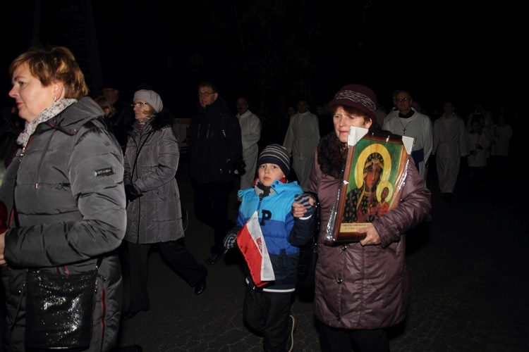 Powitanie ikony MB Częstochowskiej w parafii Miłosierdzia Bożego w Skierniewicach