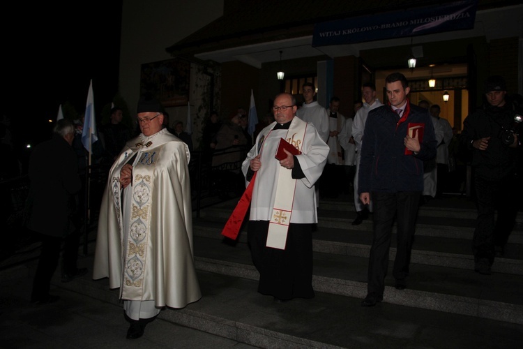 Powitanie ikony MB Częstochowskiej w parafii Miłosierdzia Bożego w Skierniewicach