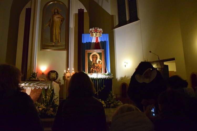 Powitanie ikony MB Częstochowskiej w parafii Najświętszego Serca Pana Jezusa w Skierniewicach