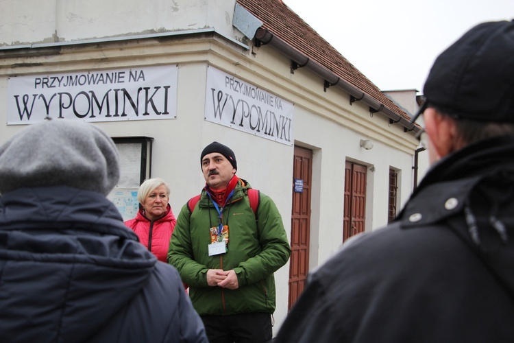 Spacery po łowickich cmentarzach