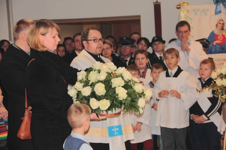 Powitanie ikony MB Częstochowskiej w parafii Niepokalanego Serca NMP w Skierniewicach