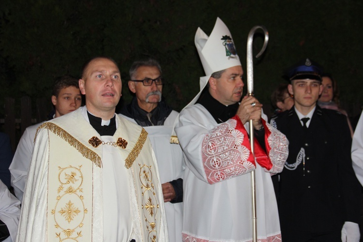 Powitanie ikony MB Częstochowskiej w parafii Niepokalanego Serca NMP w Skierniewicach