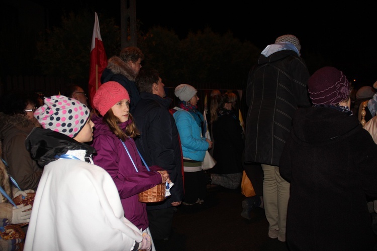 Powitanie ikony MB Częstochowskiej w parafii Niepokalanego Serca NMP w Skierniewicach