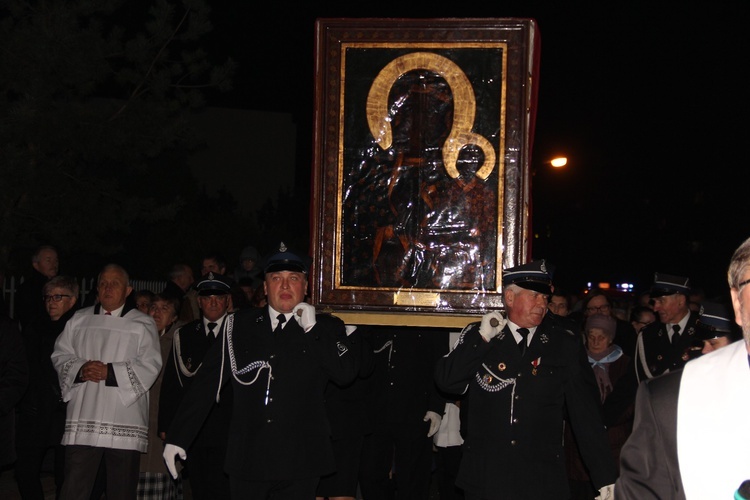 Powitanie ikony MB Częstochowskiej w parafii Niepokalanego Serca NMP w Skierniewicach