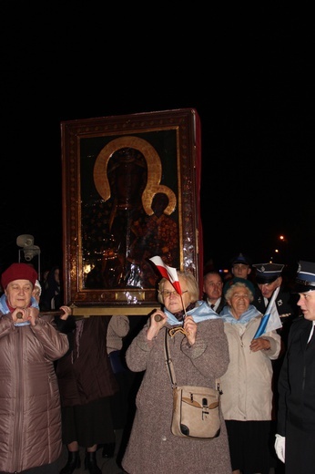 Powitanie ikony MB Częstochowskiej w parafii Niepokalanego Serca NMP w Skierniewicach