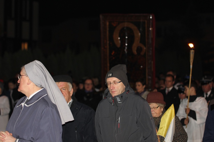 Powitanie ikony MB Częstochowskiej w parafii Niepokalanego Serca NMP w Skierniewicach