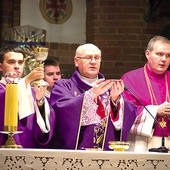 Abp Górzyński zaznaczał, że listopadowy czas refleksji i zadumy pozwala uporządkować nasze myśli o fundamentalnych wartościach.