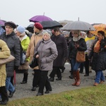 Z krzyżem przez były obóz zagłady Birkenau