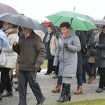 Z krzyżem przez były obóz zagłady Birkenau